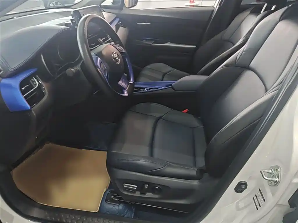 Toyota C-HR 2022 2.0L Leading Edition фото 15