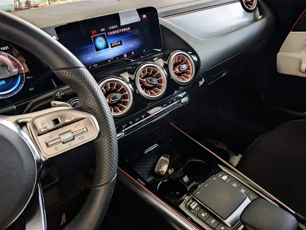 Mercedes-Benz EQA 2022 EQA 300 4MATIC Launch Special Edition фото 14