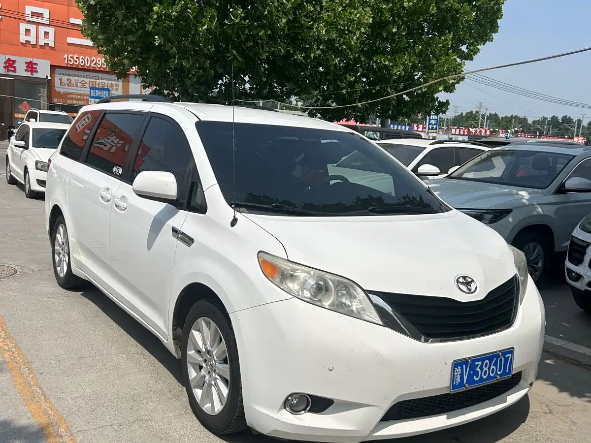 Toyota Sienna 2013 3.5L 4WD Automatic