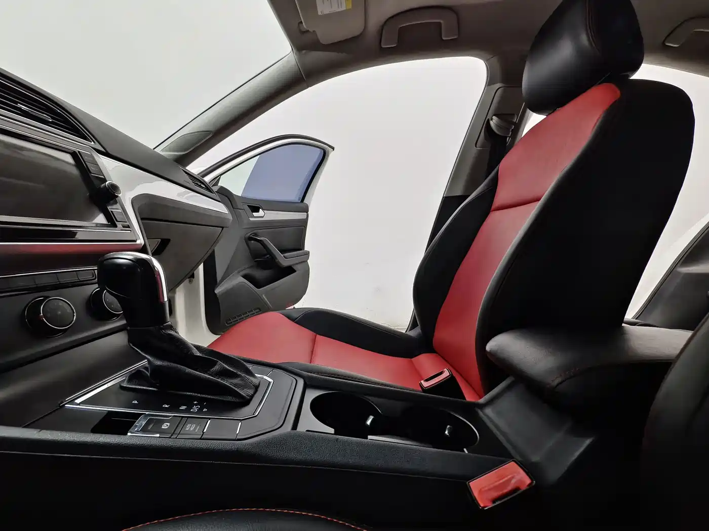 Volkswagen Lamando 2015 2015 230TSI DSG Style