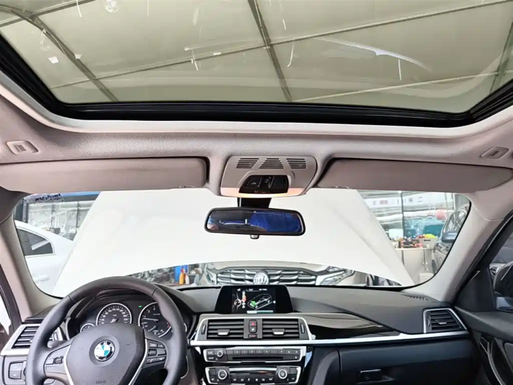 BMW 3 Series 2016 320i Fashion Model фото 18