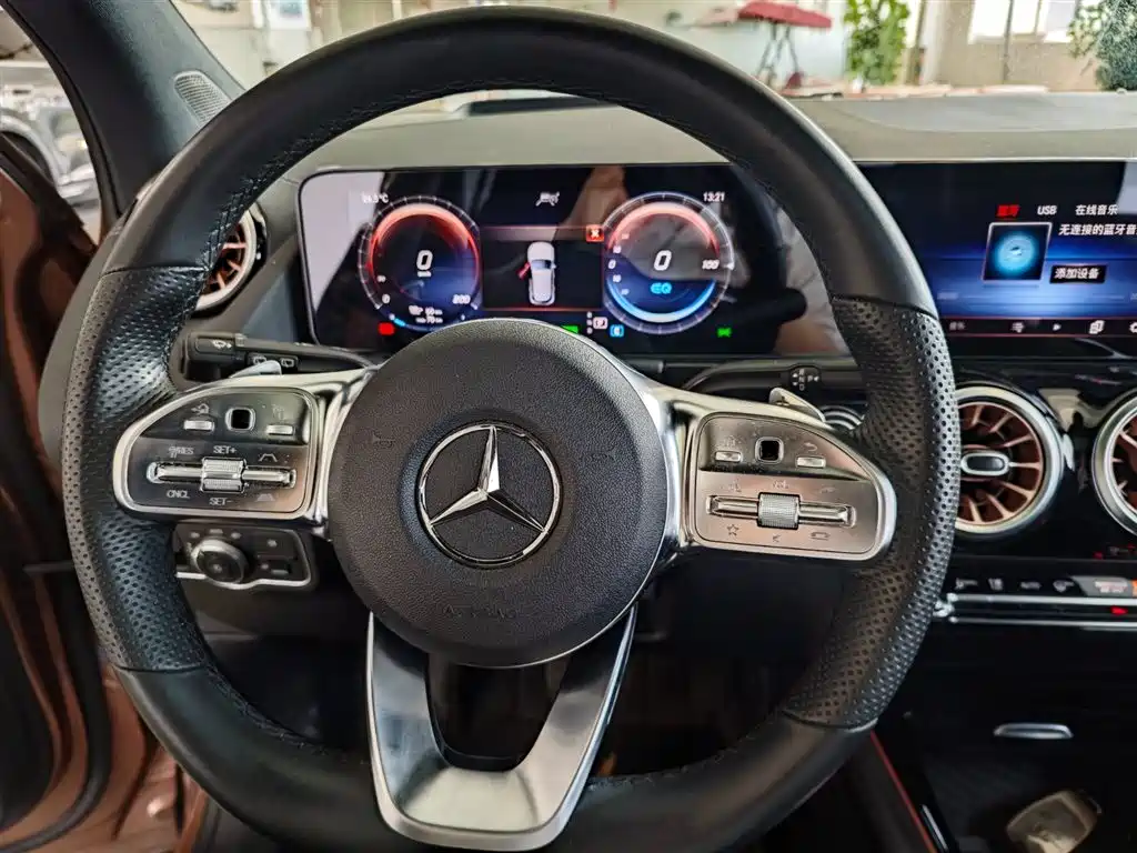 Mercedes-Benz EQA 2022 EQA 300 4MATIC Launch Special Edition фото 13