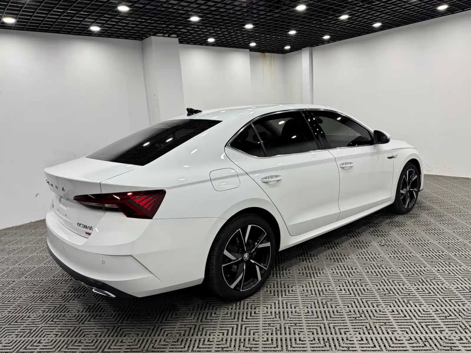 Фото 7 - Škoda Octavia