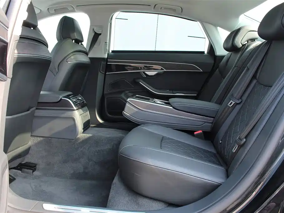 Audi A8 2023 A8L 50 TFSI quattro Exclusive фото 6