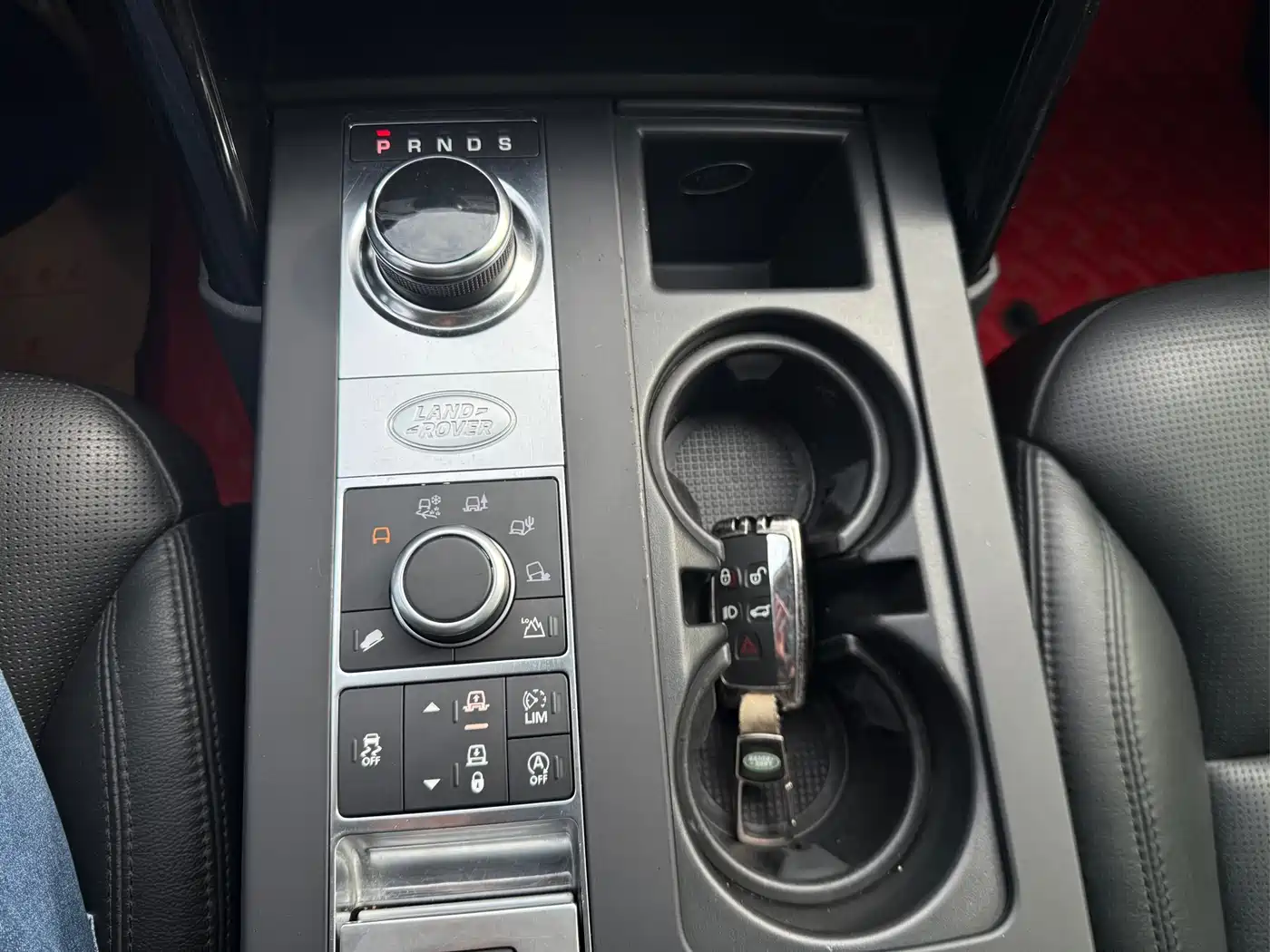 Land Rover Discovery 2017 3.0 SC V6 S фото 8