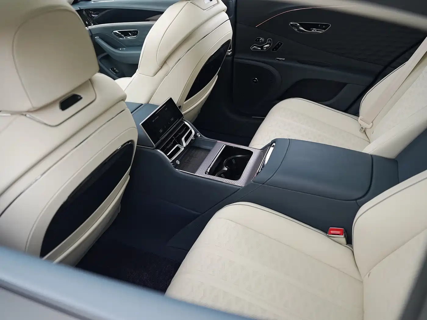 Bentley Flying Spur Plug-in Hybrid 2025 Model Year 4.0T V8 Mulliner фото 9