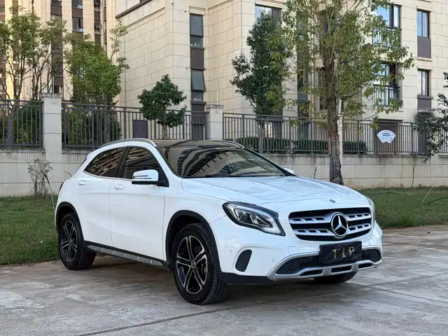 MERCEDES-BENZ GLA