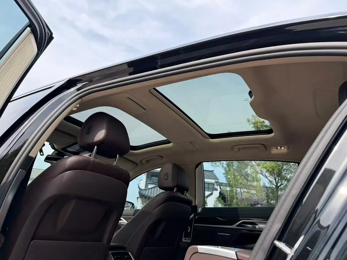 Photo 17 - BMW 7 Series