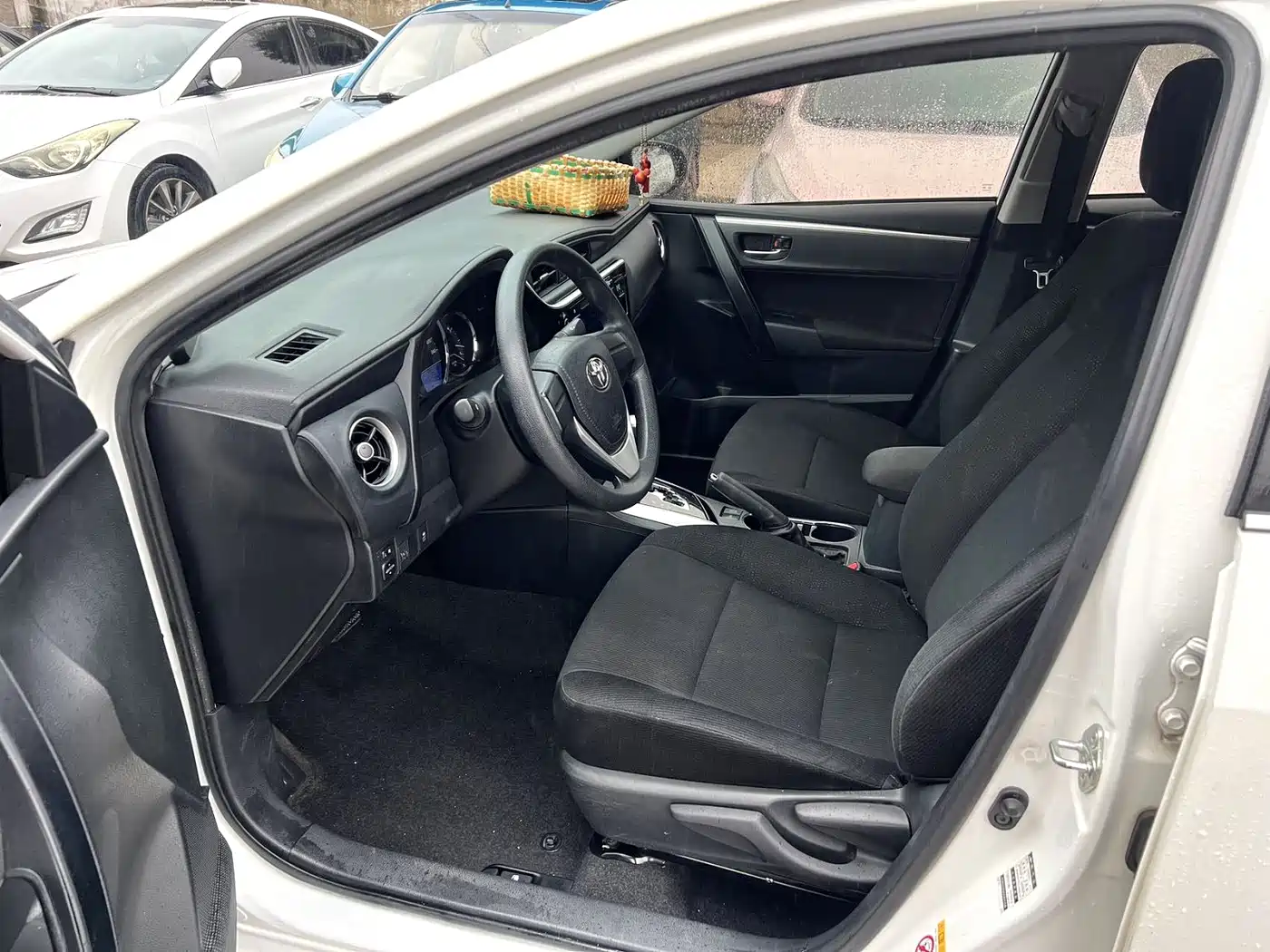 Toyota Corolla 2017 Facelift 1.2T S-CVT GL фото 9