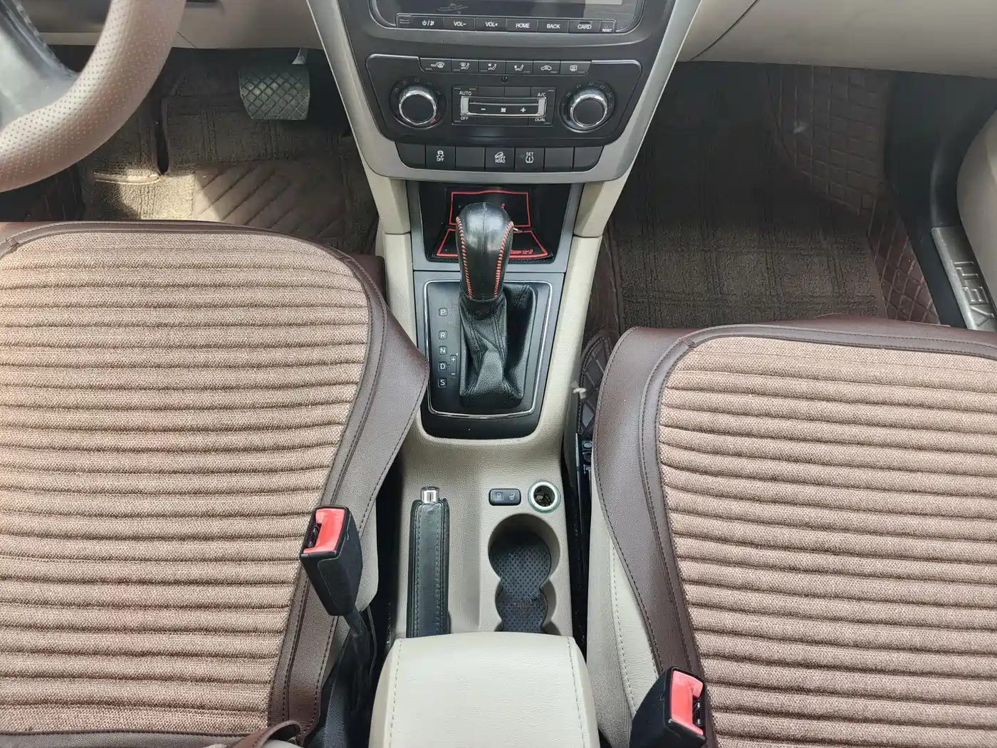 Škoda Yeti 2014 1.8TSI DSG Polar Edition фото 12