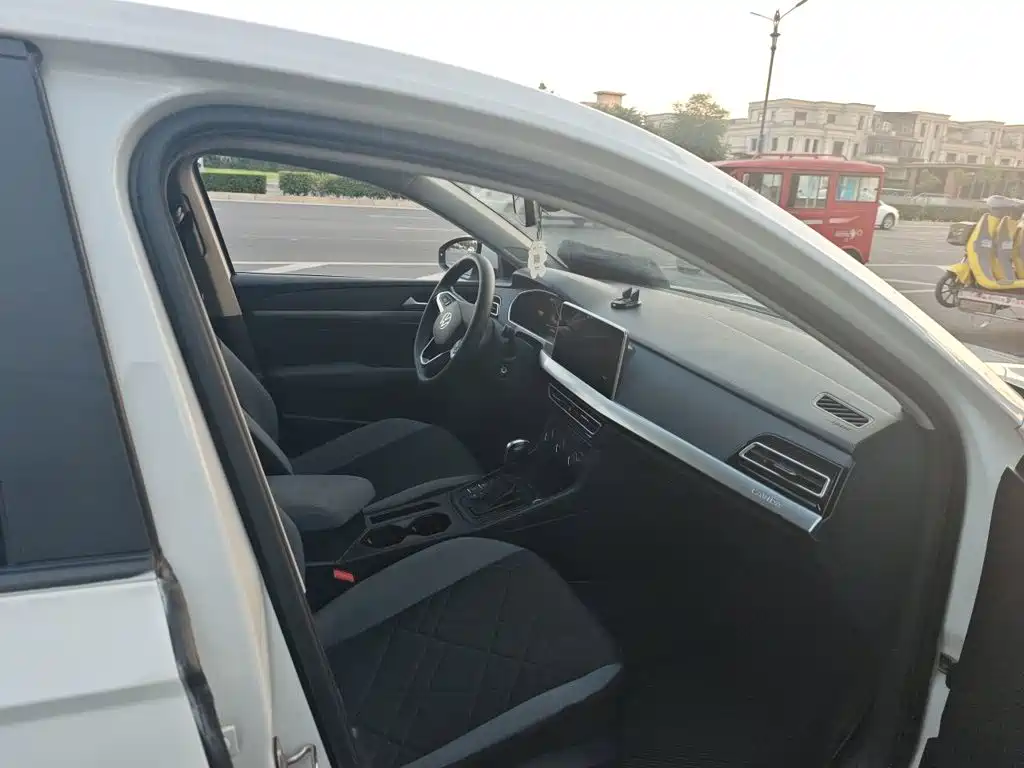 صورة 17 - Volkswagen Lavida