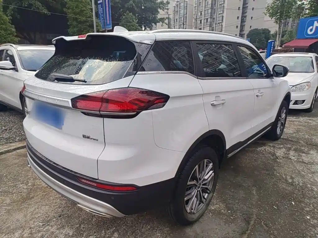 Фото 7 - Geely Atlas