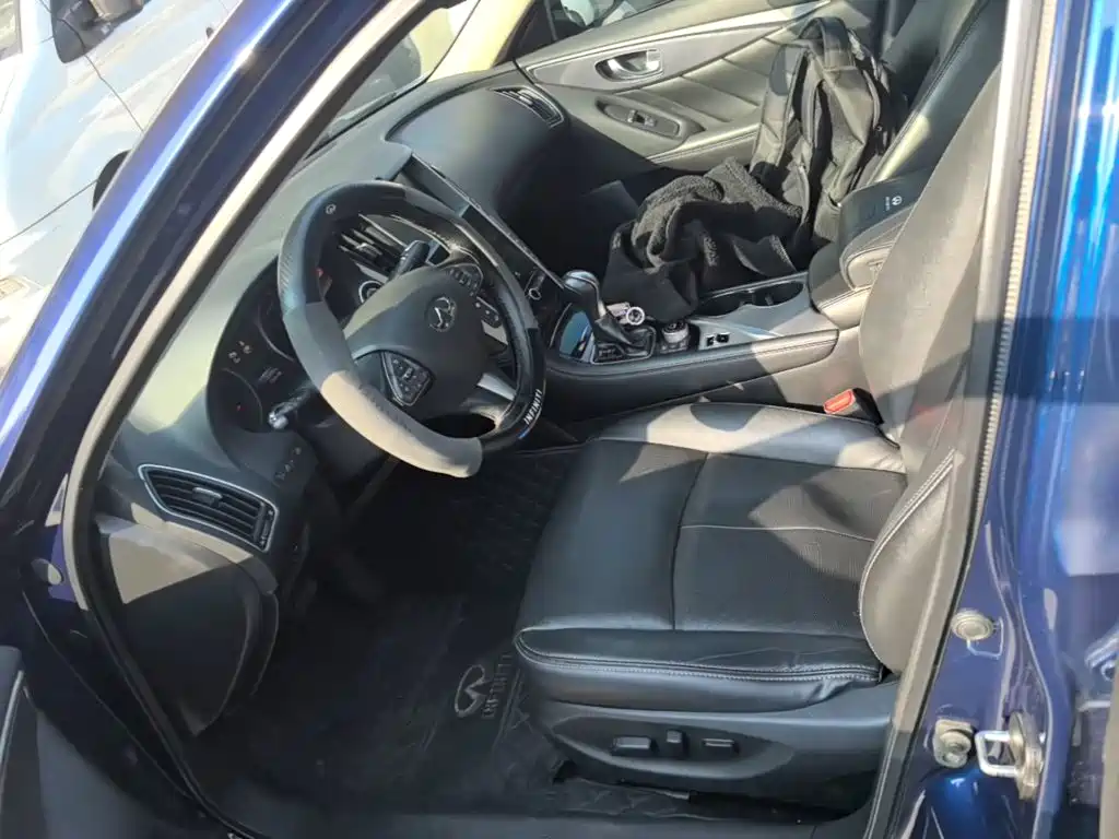Photo 15 - Infiniti Q50L