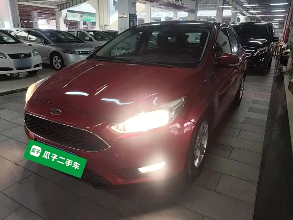 Фото 2 - Ford Focus