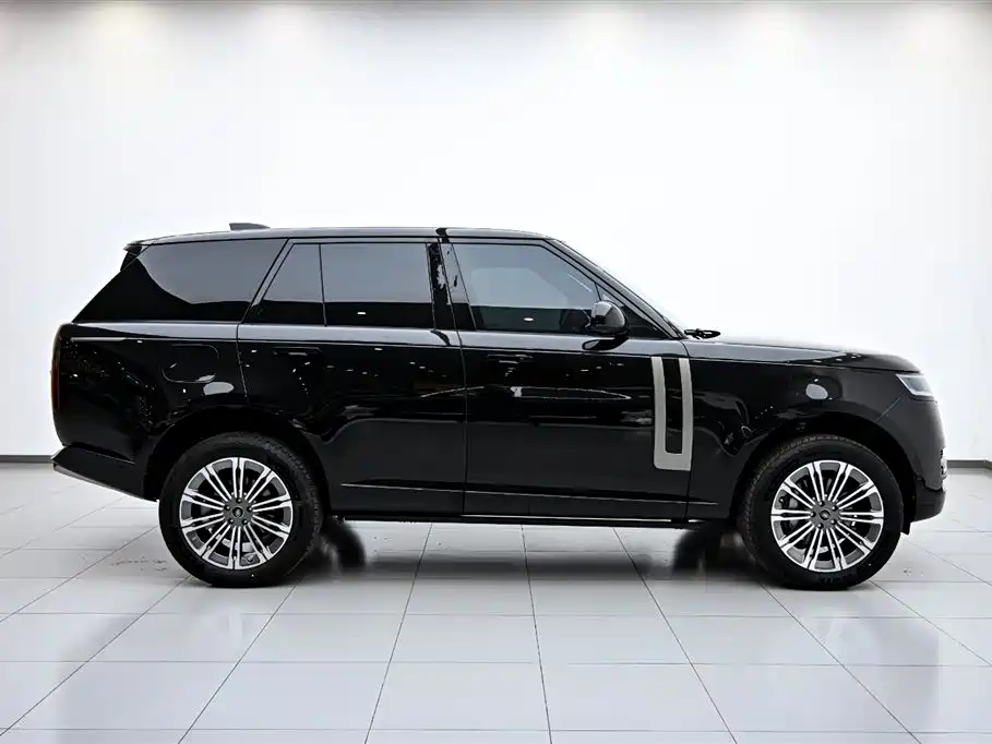 Land Rover Range Rover 2023 3.0 L6 360PS Golden Age Edition фото 6