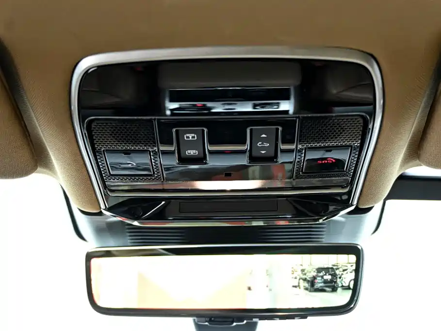 Land Rover Range Rover 2023 3.0 L6 360PS Golden Age Edition фото 31