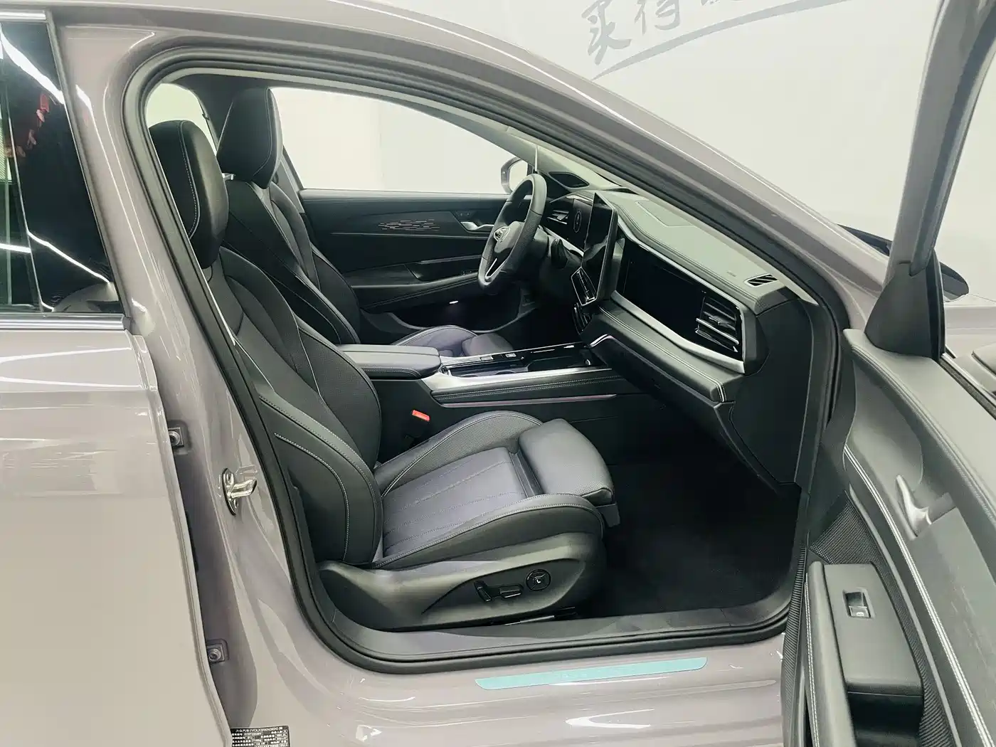 Volkswagen Passat 2025 Pro 380TSI Dragon Prestige Edition фото 13