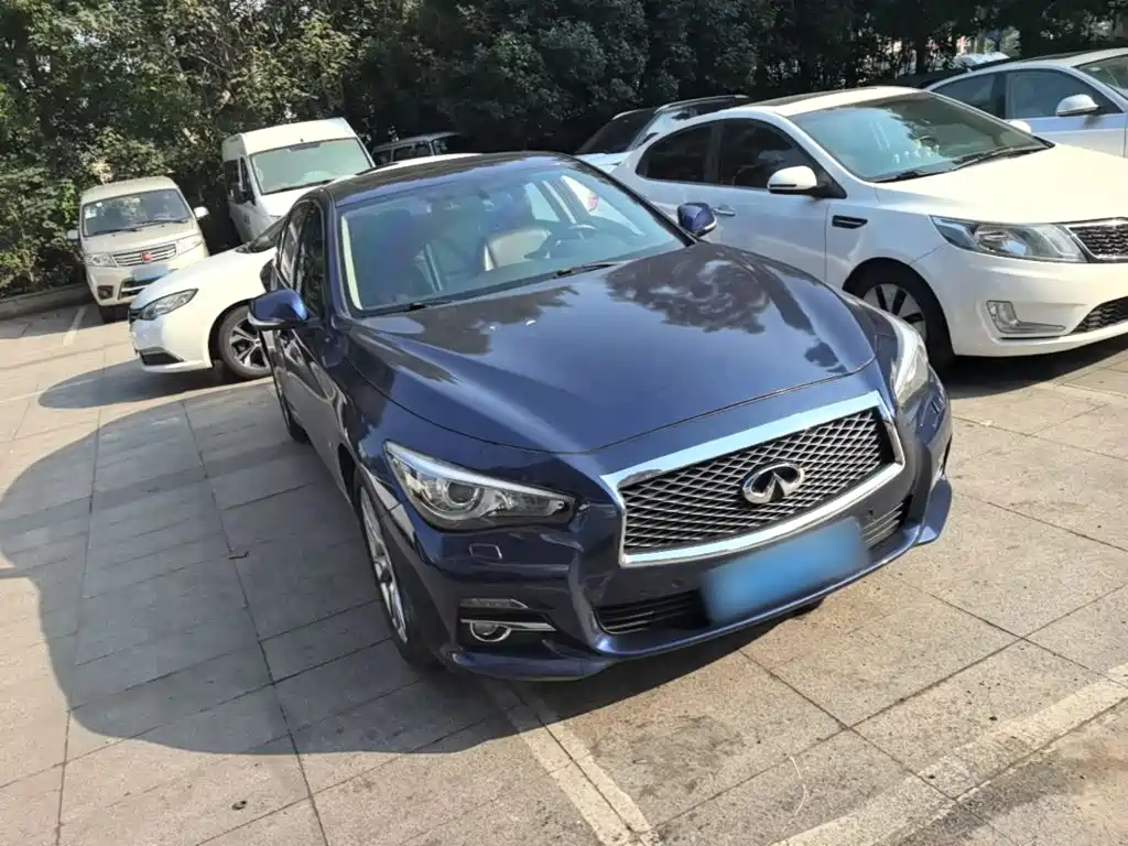Photo 4 - Infiniti Q50L