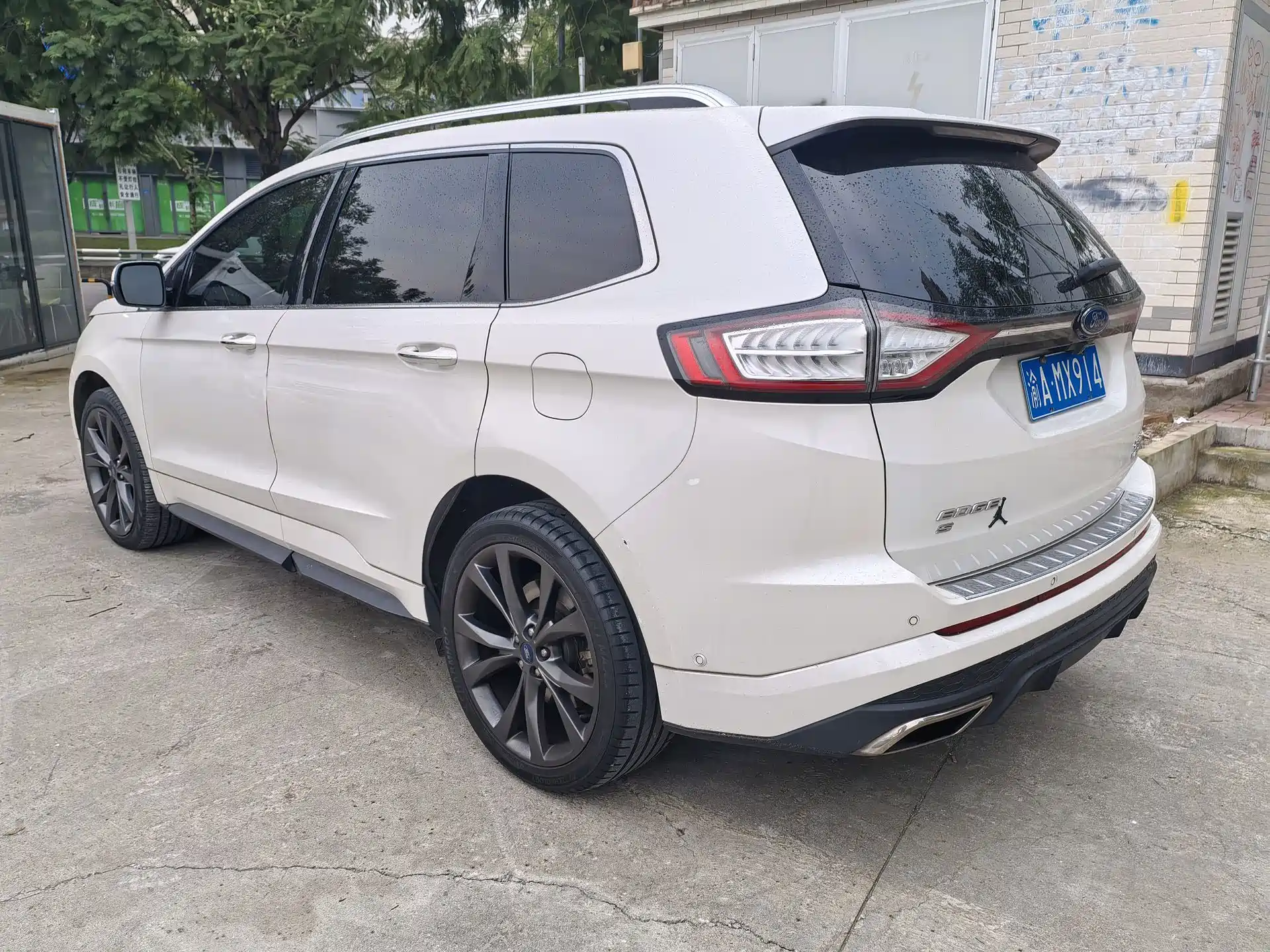 Фото 9 - Ford Edge