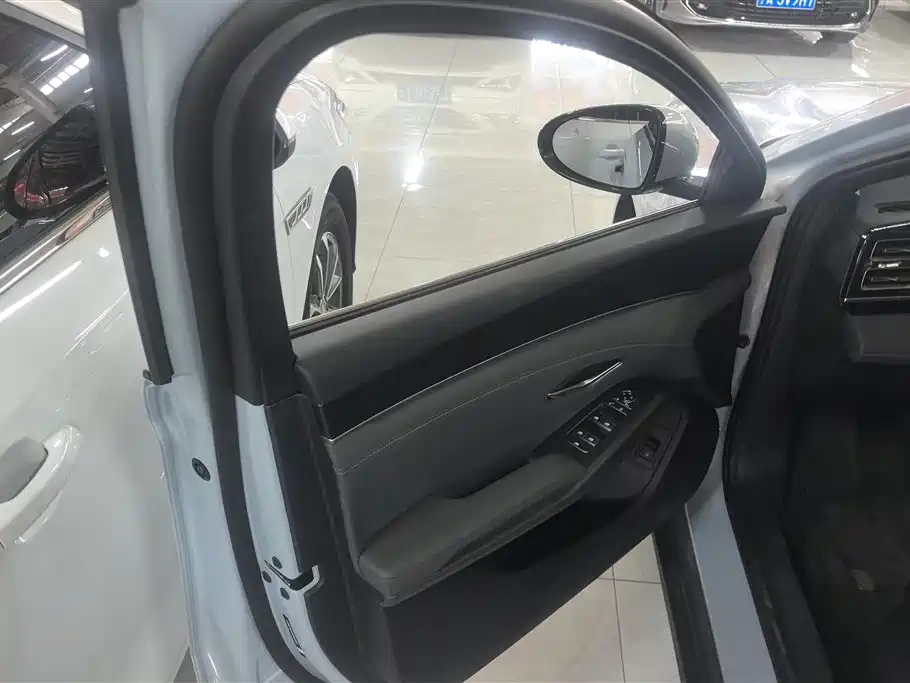 BYD Qin L 2025 DM-i Smart Drive Edition 80KM Leading фото 7