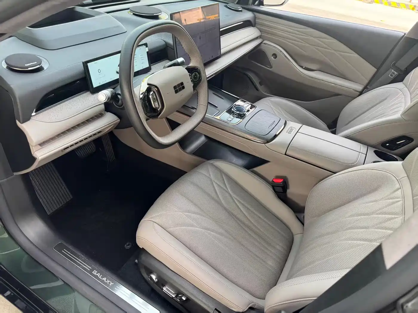 Geely Galaxy Galaxy Xingyao 8 2025 60km EM-i Luxury Edition фото 4