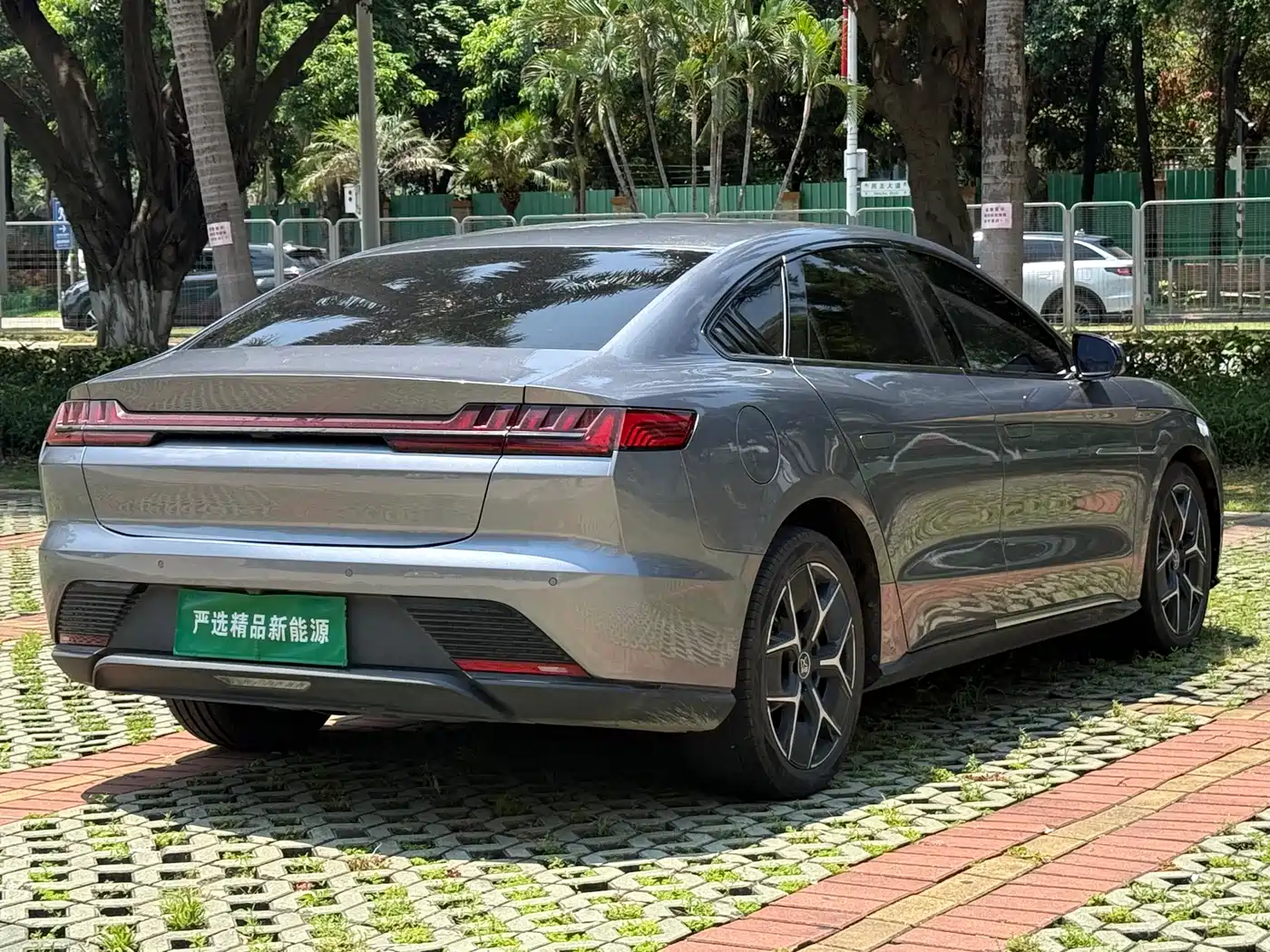 BYD Han 2021 EV Standard Range Luxury фото 19