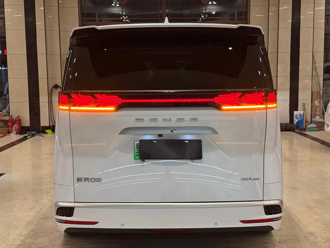 Denza D9 2024 DM-i 980 AWD Prestige фото 5
