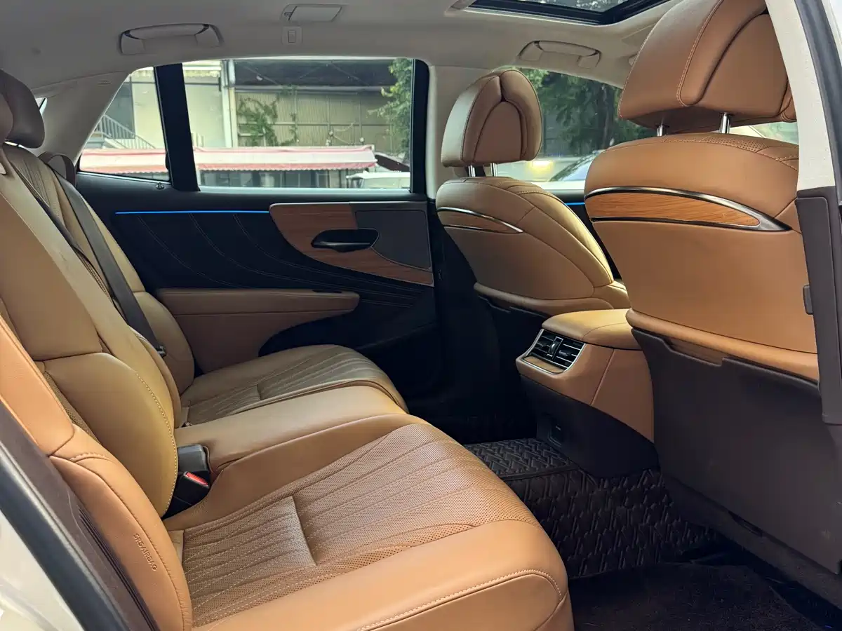 LEXUS LS