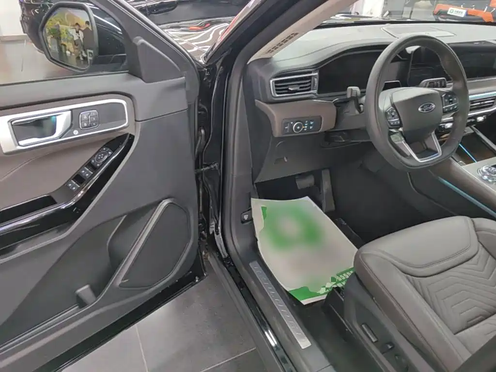 Фото 16 - Ford Explorer