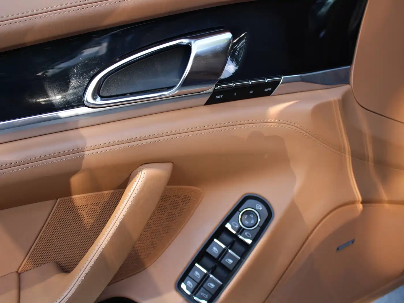 Porsche Panamera 2011 2010 Panamera 4 3.6L