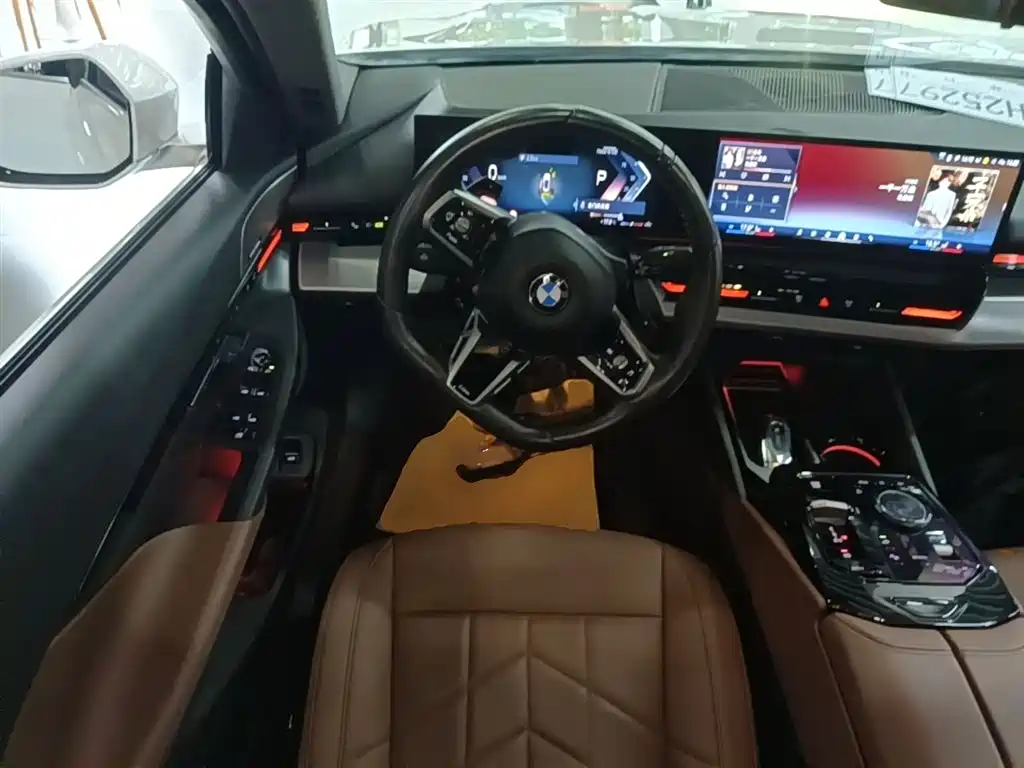 BMW 5 Series 2024 525Li M Sport Package фото 11