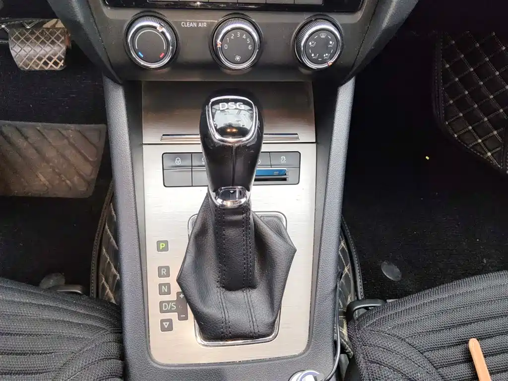 Škoda Octavia 2018 TSI230 DSG Luxury Edition фото 11