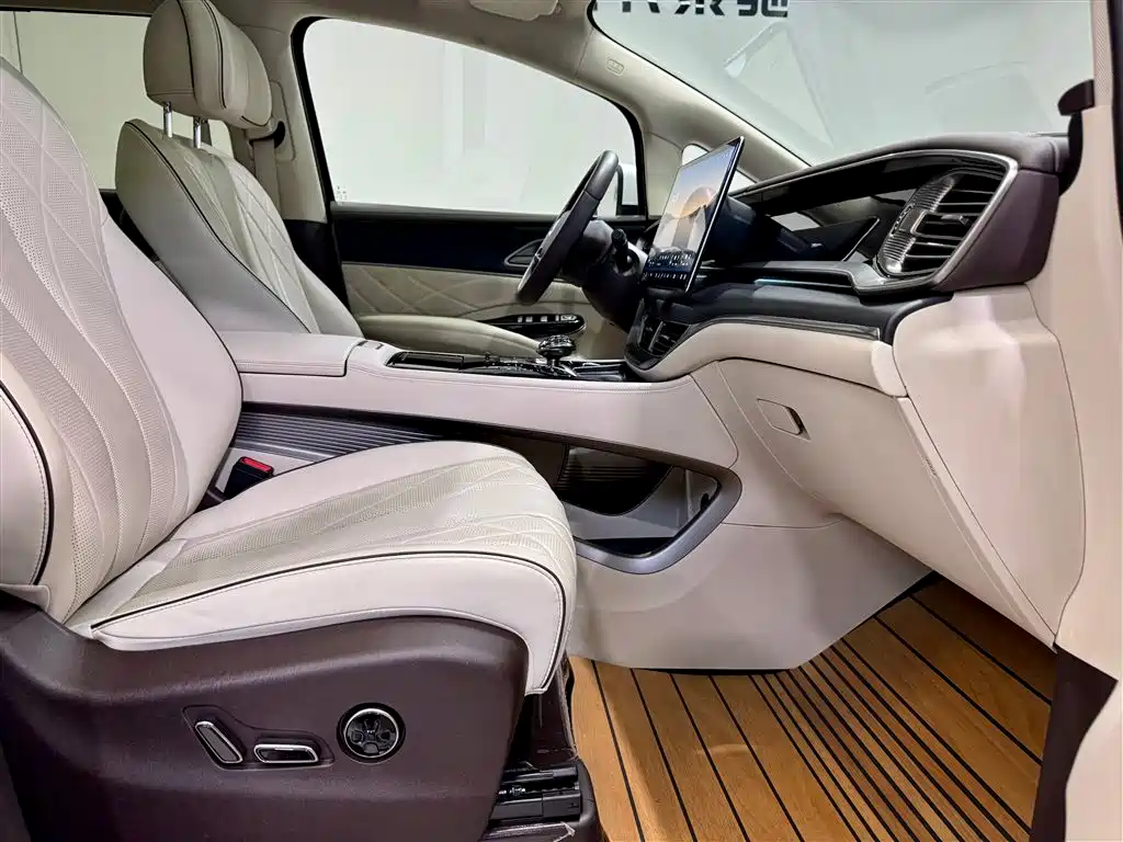 Denza D9 2024 DM-i 980 AWD Prestige фото 17