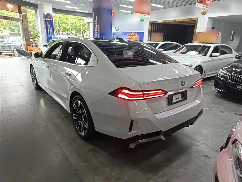 BMW 5 Series 2024 525Li M Sport Package фото 5