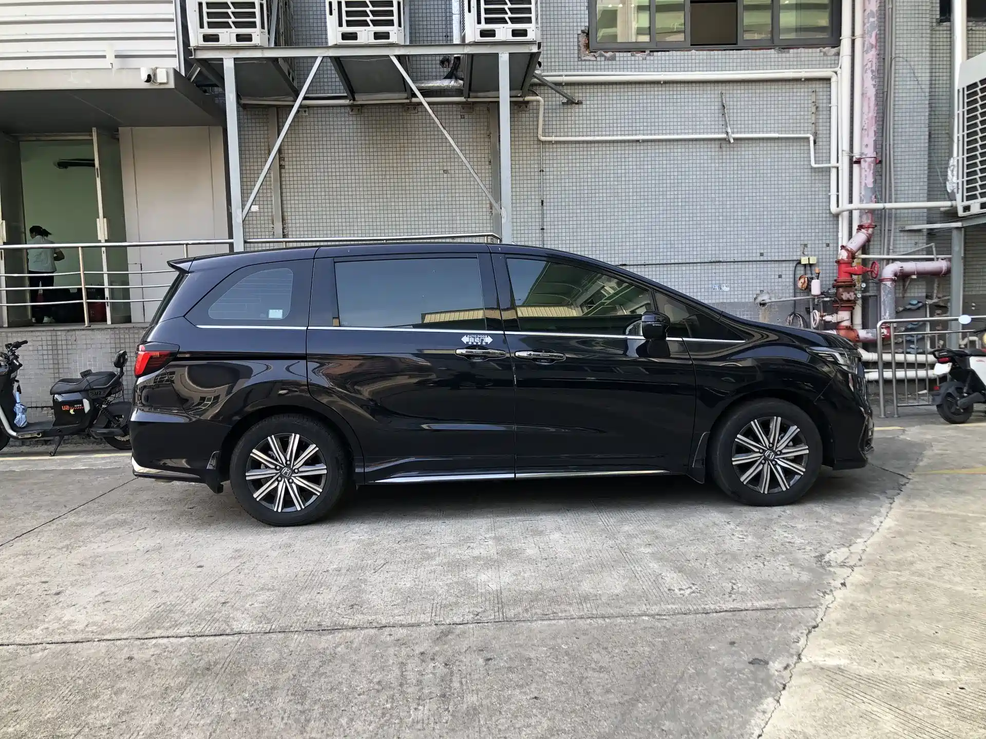 Photo 4 - Honda Odyssey