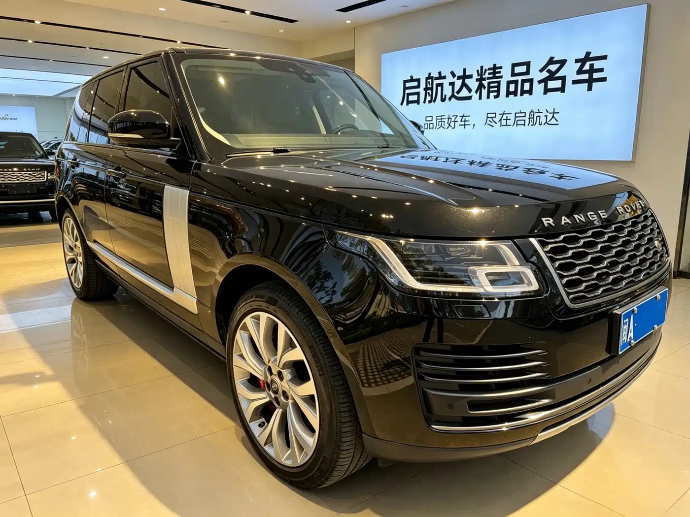Land Rover Range Rover 2018 3.0 SC V6 Golden Age Edition фото 3