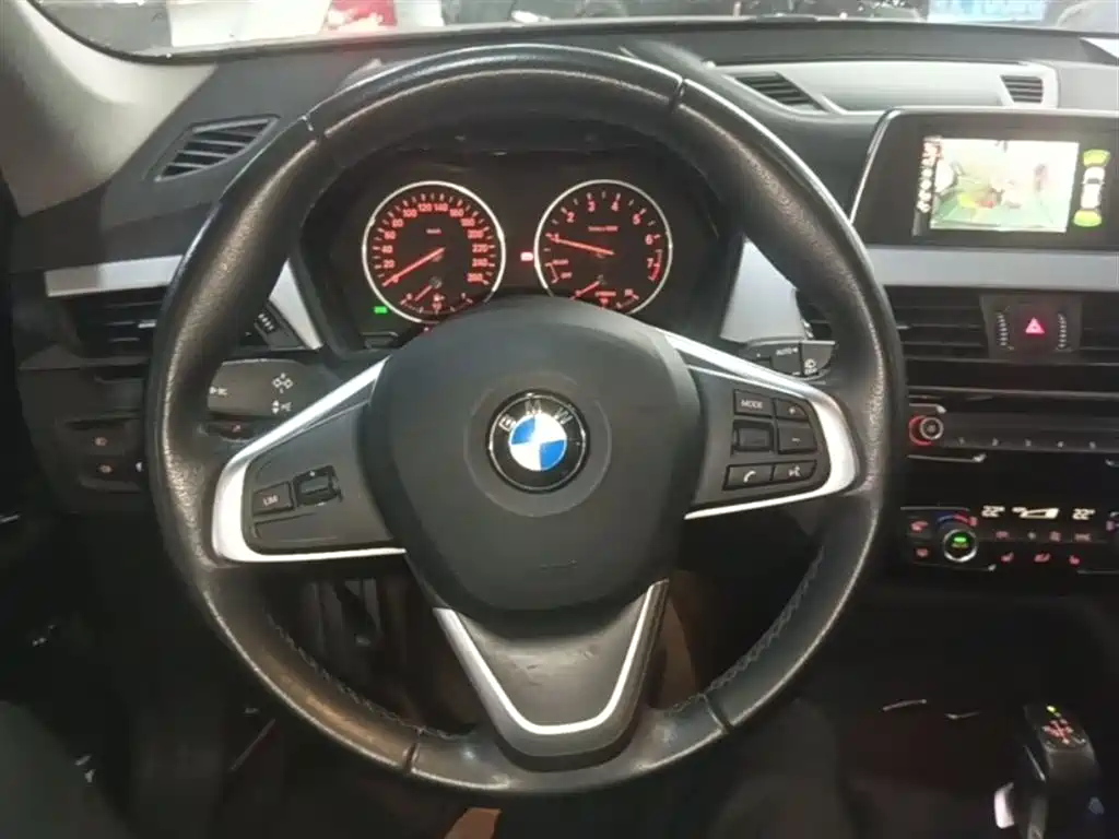 BMW X1 2016 sDrive18Li Premium Model фото 11