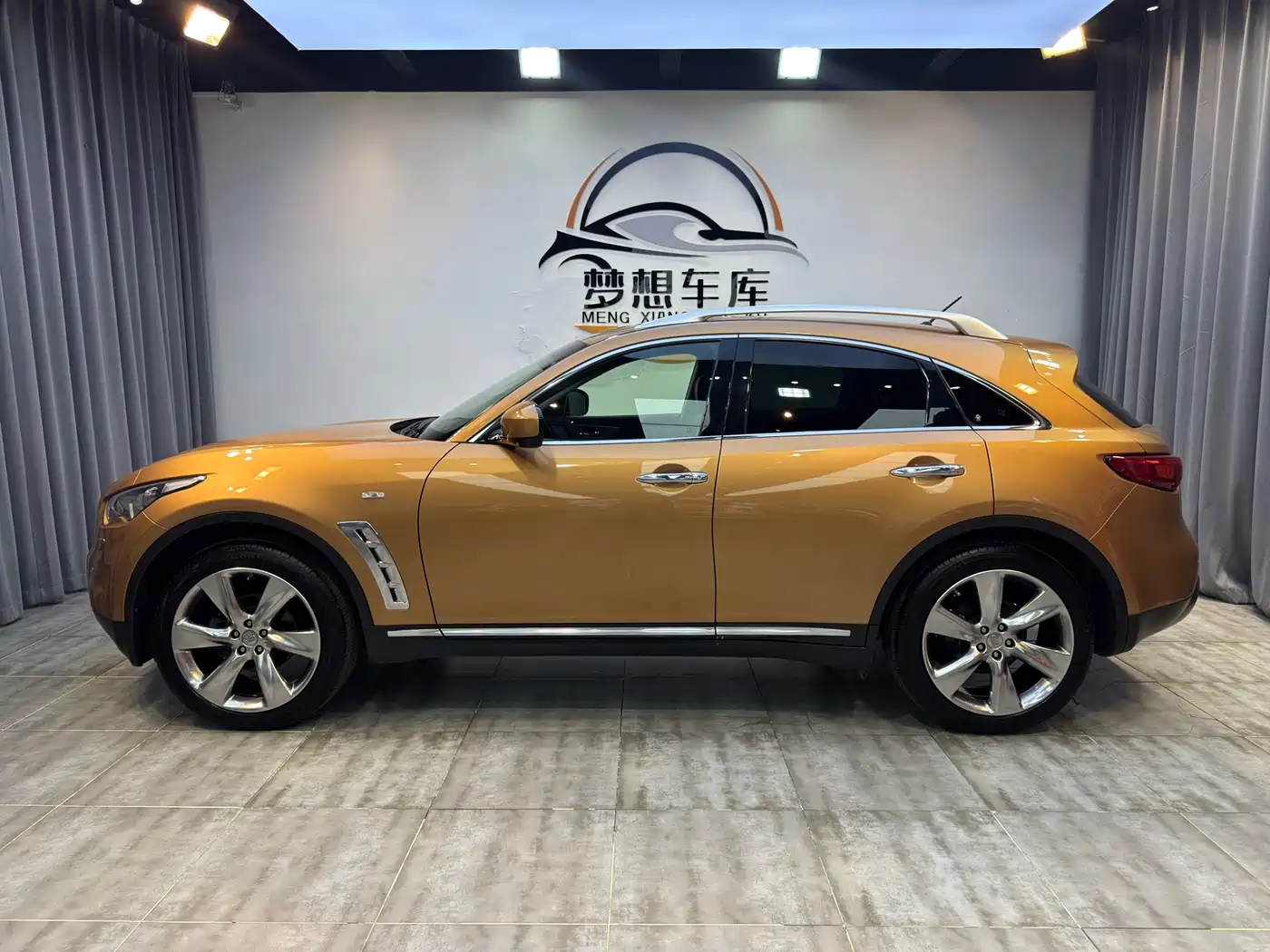 Photo 4 - Infiniti FX