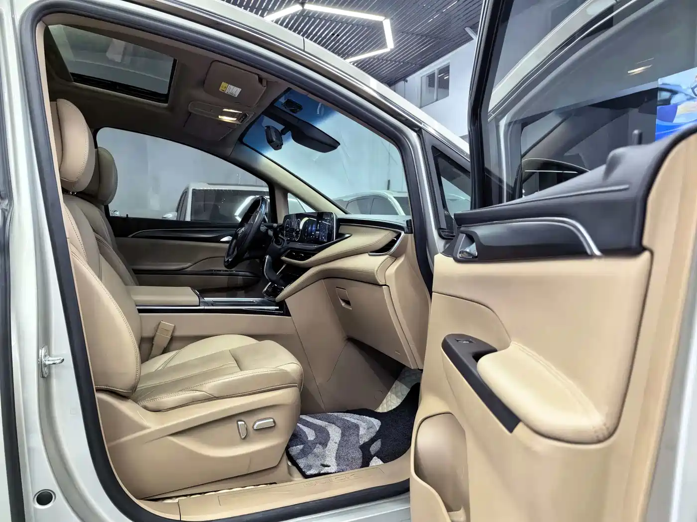 Buick GL8 2021 ES Landlord 653T Premium фото 8