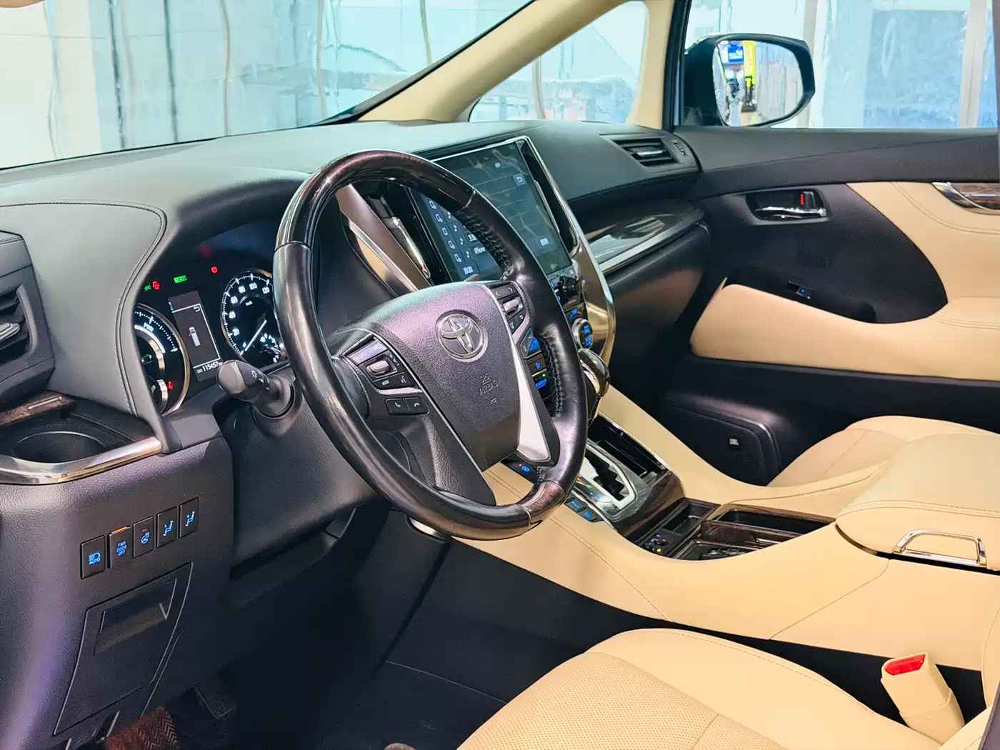 Toyota Vellfire 2021 Crown Hybrid 2.5L HV Premium Edition фото 5