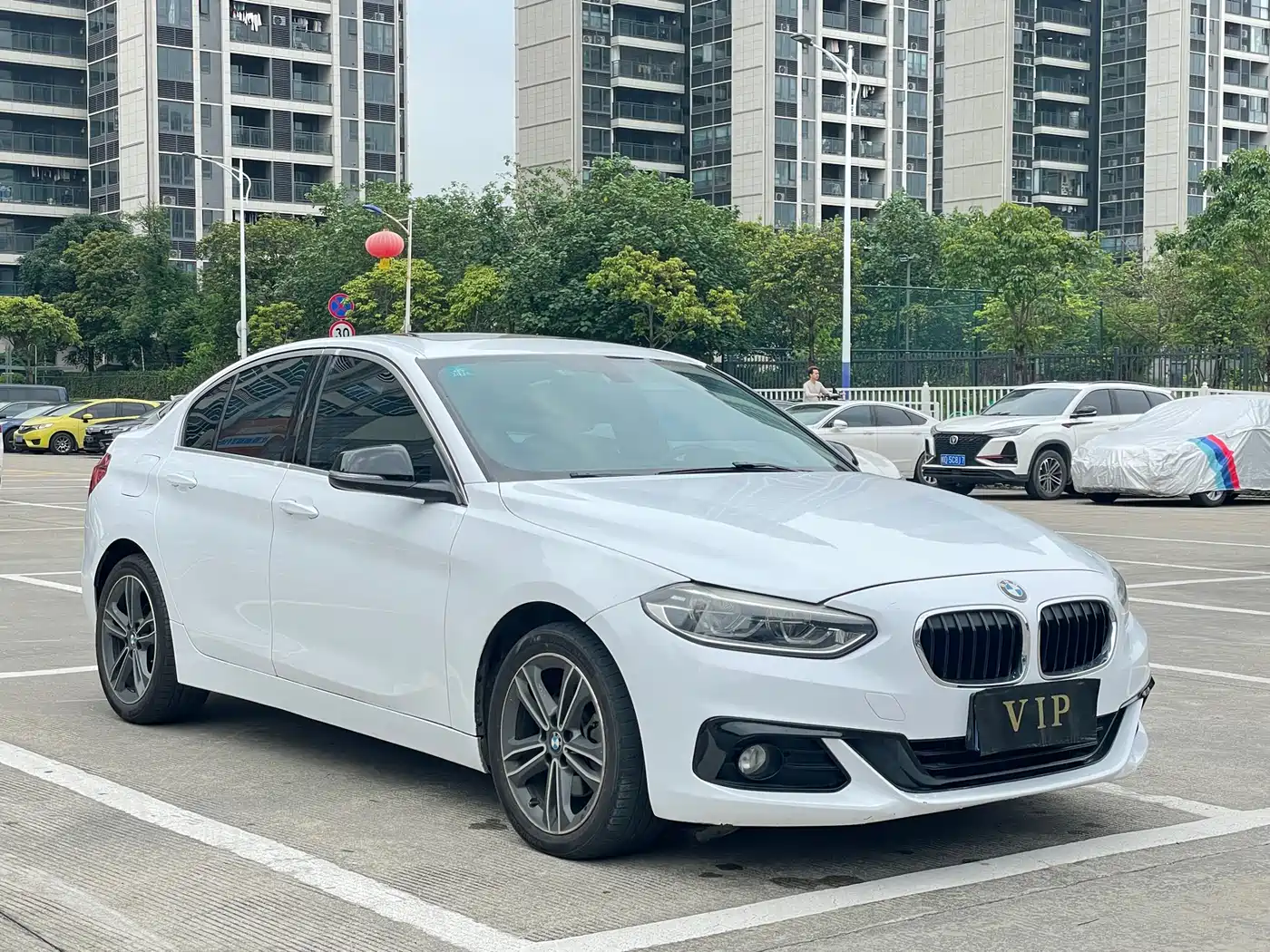 BMW 1 Series 2018 118i Sport Edition фото 3