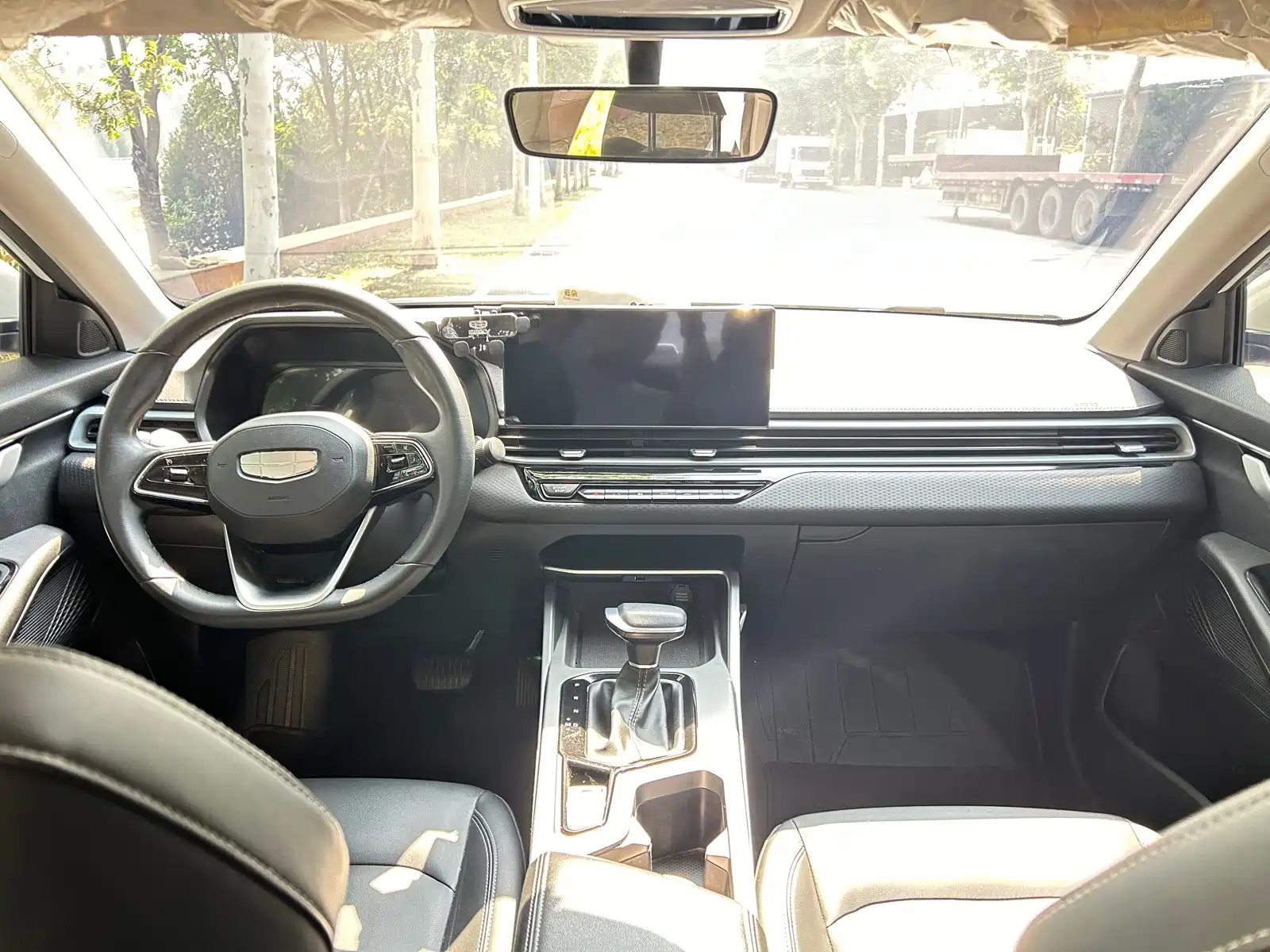 Фото 5 - Geely Emgrand