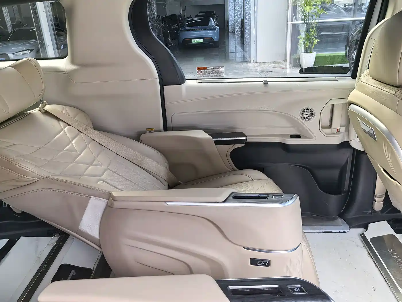 Toyota Sienna 2021 2.5L Hybrid Luxury Edition фото 7