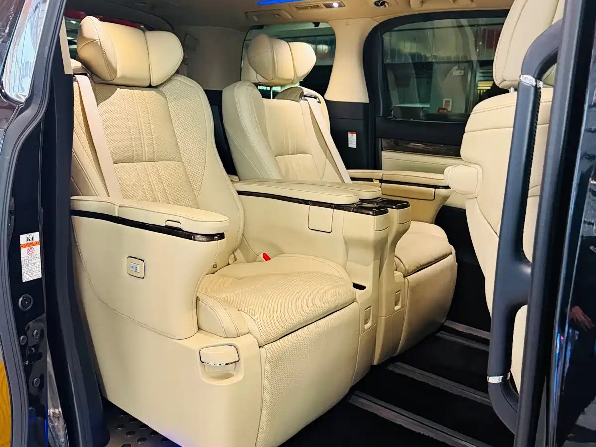 Toyota Vellfire 2021 Crown Hybrid 2.5L HV Premium Edition фото 10