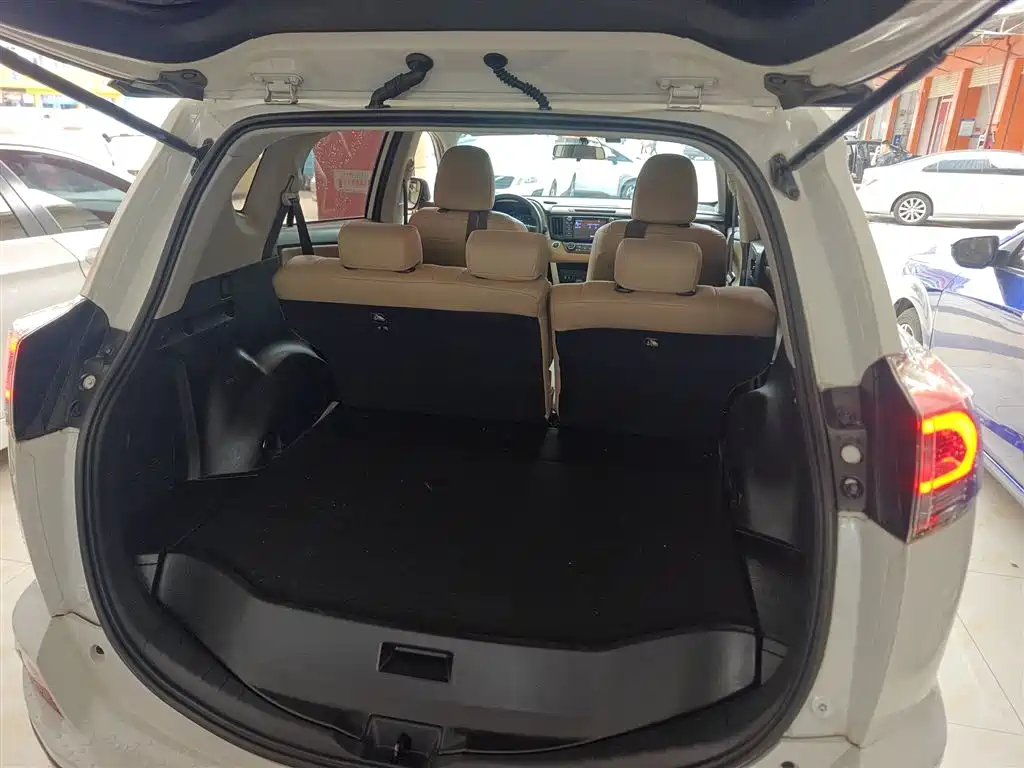 Toyota RAV4 Rongfang 2016 2.0L CVT 2WD Trend (China V) фото 15