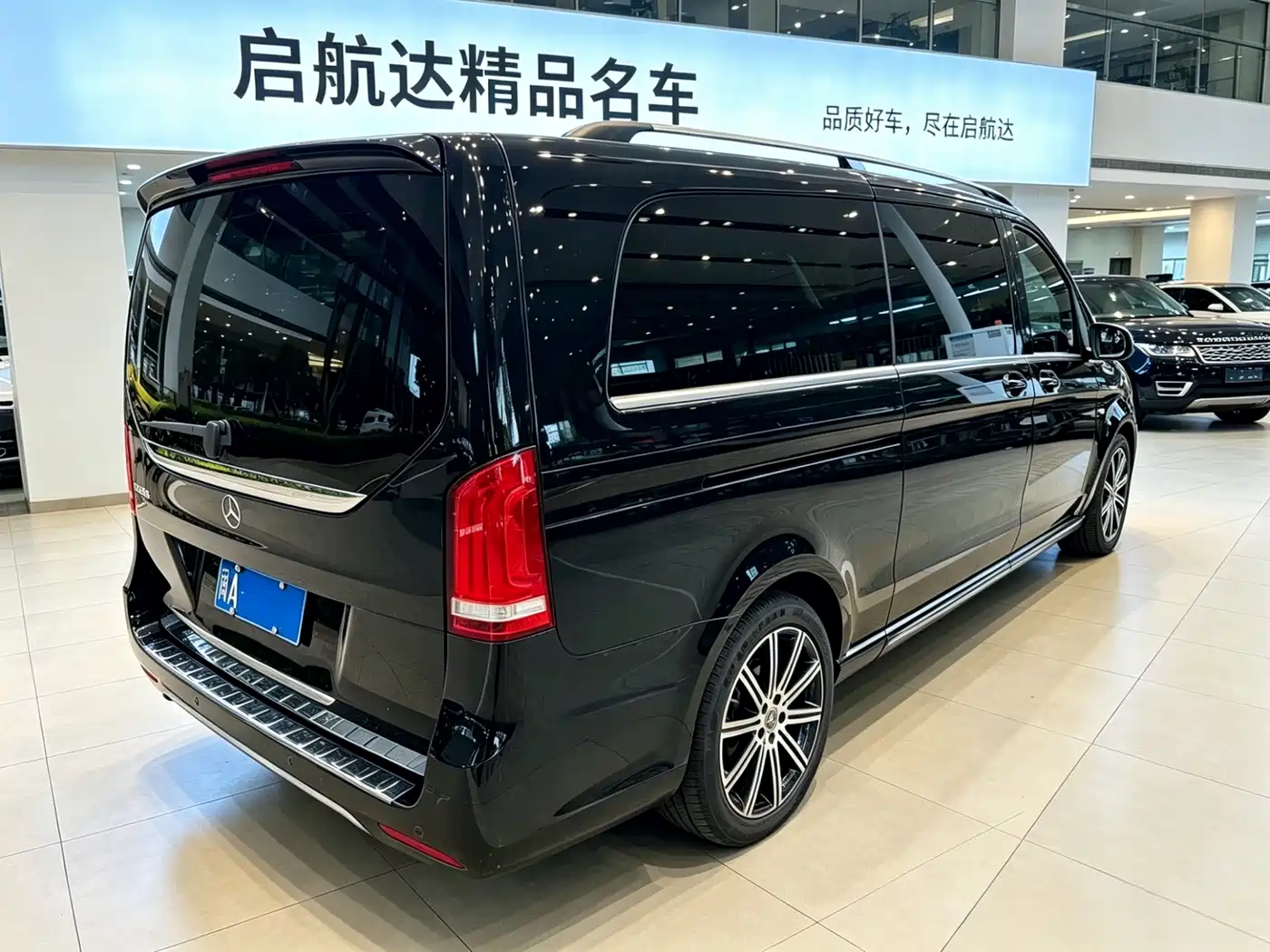 Mercedes-Benz V-Class 2022 V 260 L Long Wheelbase Luxury Edition фото 6