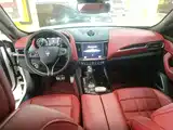 Photo 10 - Maserati Levante