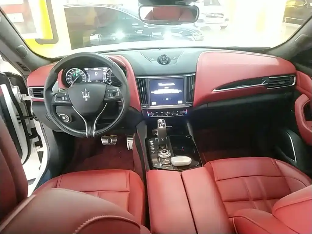 Photo 10 - Maserati Levante