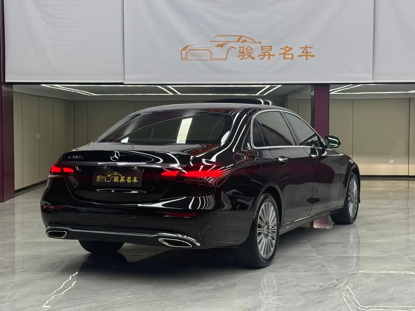 Фото 5 - Mercedes-Benz E-Class