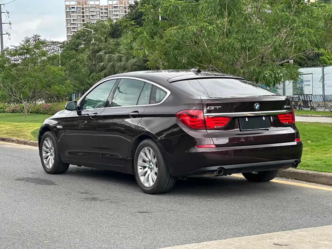 BMW 5 Series GT 2010 535i Luxury Model фото 7